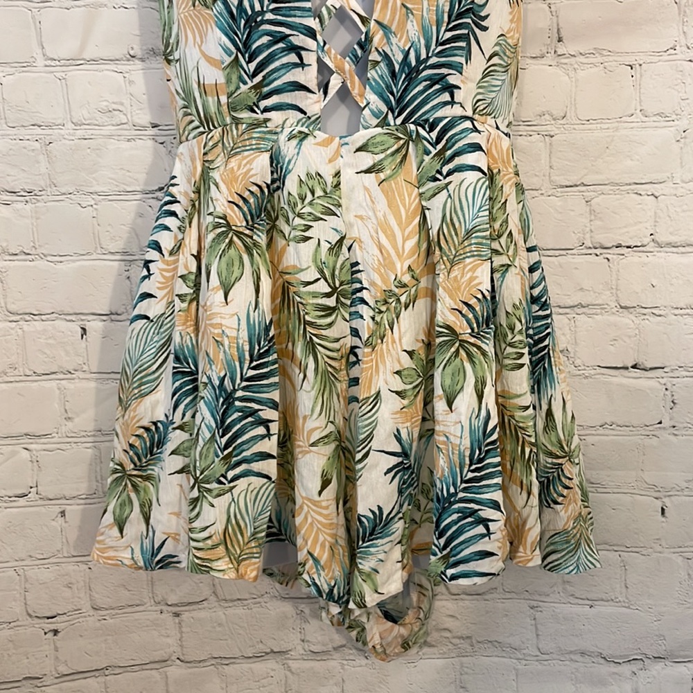 NWT Vici tropical romper - Picture 3 of 9